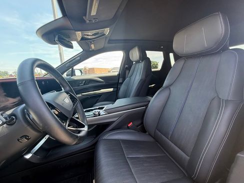Certified 2024 Cadillac Lyriq Luxury AWD/4WD image 27
