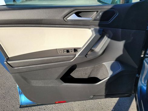 Certified 2020 Volkswagen Tiguan SE image 21