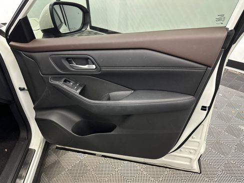 Used 2023 Nissan Rogue SV w/ SV Premium B Package FWD image 15