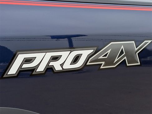 Used 2024 Nissan Titan PRO-4X w/ Pro-4x Convenience Package image 8