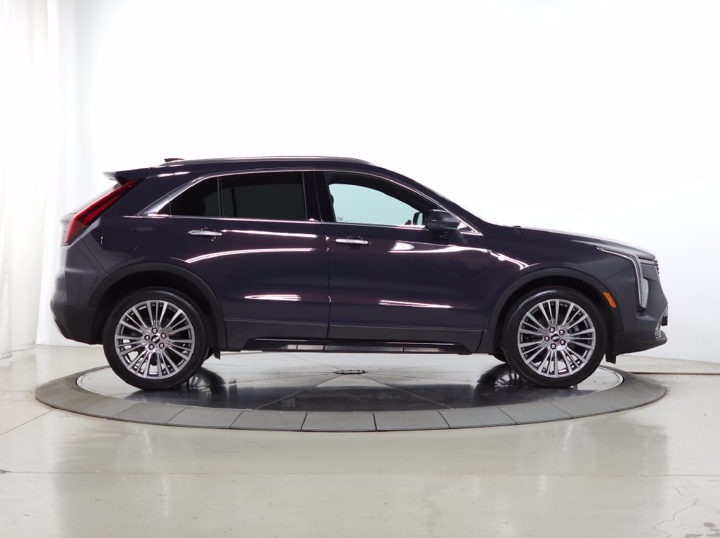 Used 2024 Cadillac XT4 Premium Luxury w/ Technology Package FWD image 9