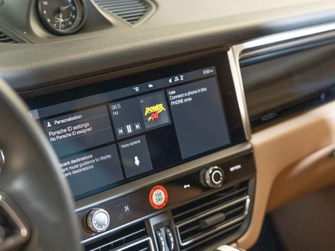 Certified 2026 Porsche Macan AWD/4WD image 21