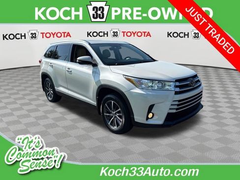 Used 2019 Toyota Highlander XLE AWD/4WD image 1