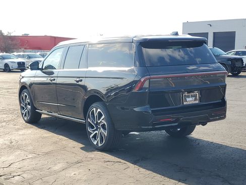 New 2026 Lincoln Navigator L Reserve AWD/4WD image 3