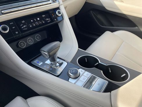 Used 2024 Genesis G70 2.5T image 41