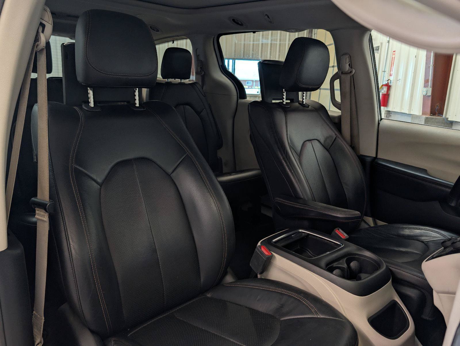 Used 2019 Chrysler Pacifica Touring-L Plus w/ Advanced Safetytec Group FWD image 7