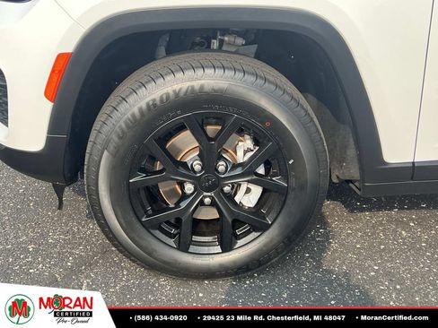 Used 2024 Jeep Grand Cherokee Altitude AWD/4WD image 9