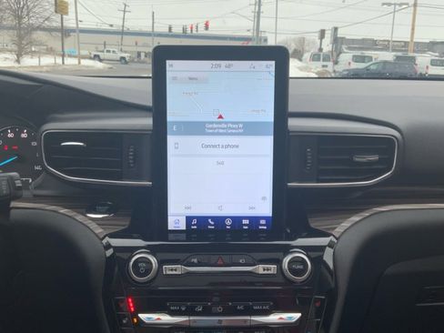 Used 2022 Ford Explorer Limited w/ Limited Technology Package image 13