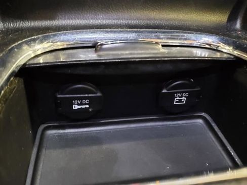 Used 2016 Dodge Grand Caravan R/T image 32