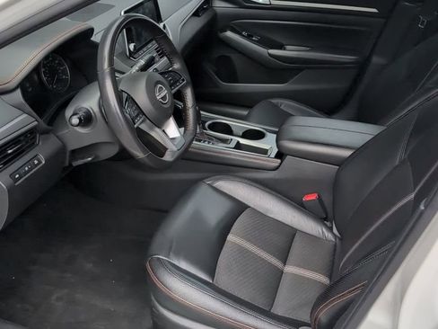 Used 2024 Nissan Altima 2.5 SR image 2