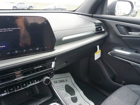 New 2025 Chevrolet Traverse LT w/ Driver Confidence Package AWD/4WD image 32