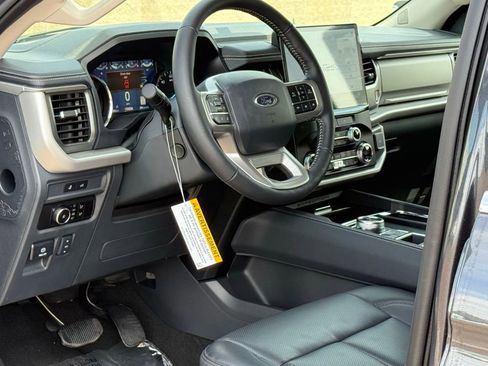 New 2024 Ford Expedition XLT image 8