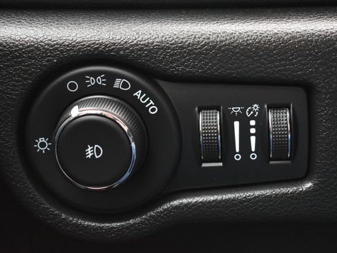 Used 2021 Chrysler Pacifica Touring w/ S Appearance Package image 19