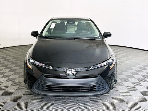 Used 2025 Toyota Corolla LE FWD image 8