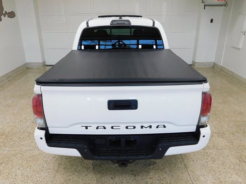 Used 2017 Toyota Tacoma Limited image 65