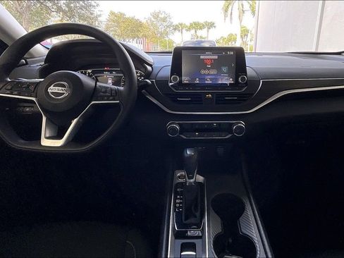 Used 2025 Nissan Altima 2.5 SV image 6