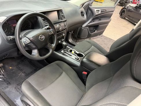 Used 2020 Nissan Pathfinder S AWD/4WD image 31