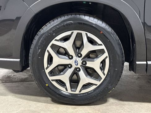 Used 2024 Subaru Forester Premium image 27