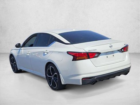 Used 2024 Nissan Altima 2.5 SR w/ SR Premium Package FWD image 7