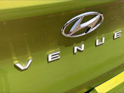 Used 2023 Hyundai Venue SEL FWD image 14