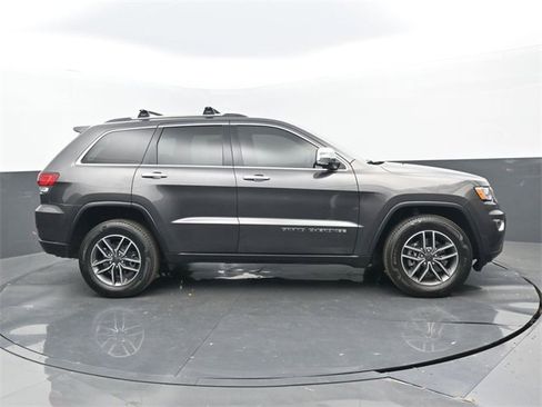 Used 2020 Jeep Grand Cherokee Limited w/ Luxury Group II image 2