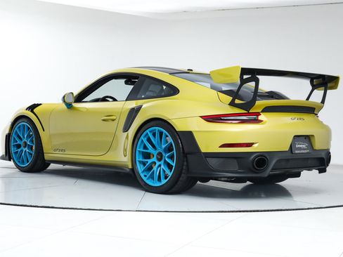 Used 2018 Porsche 911 GT2 RS image 3
