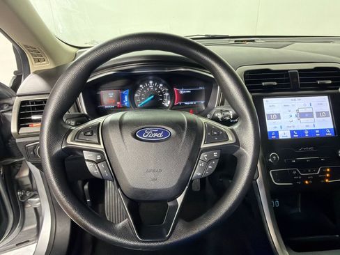 Used 2020 Ford Fusion SE FWD image 14