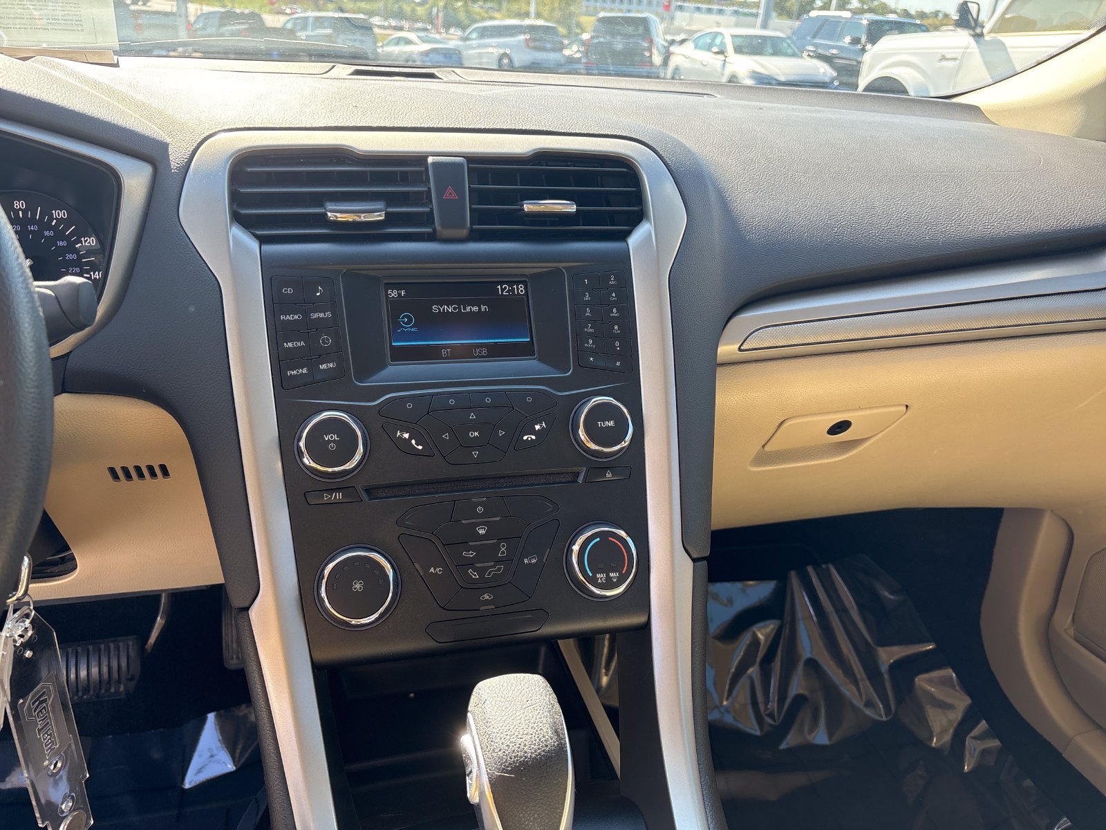 Used 2015 Ford Fusion SE FWD image 16