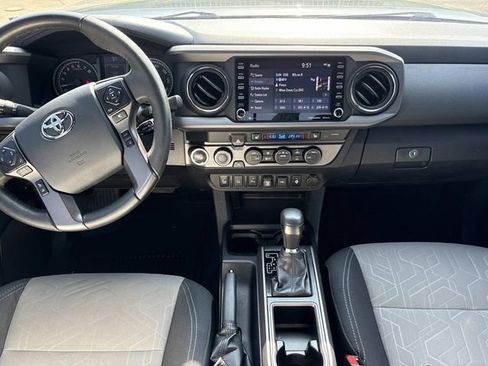 Used 2020 Toyota Tacoma TRD Off-Road w/ Technology Package AWD/4WD image 15