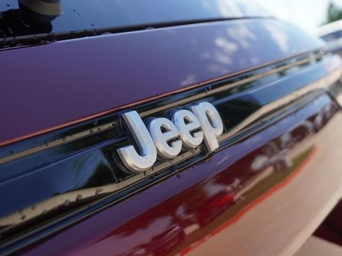 Certified 2025 Jeep Grand Cherokee Limited RWD image 12