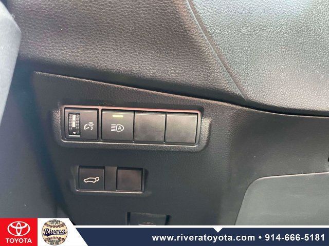 Used 2023 Toyota Corolla Cross XLE w/ Convenience Package AWD/4WD image 22