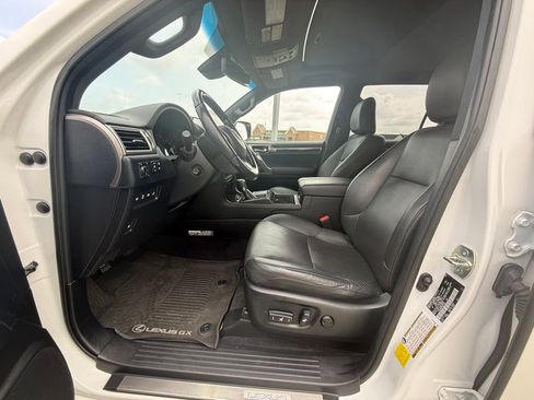 Used 2022 Lexus GX 460 Luxury w/ Sport Design Package AWD/4WD image 29