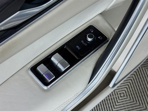 Used 2023 Jaguar F-PACE S image 20