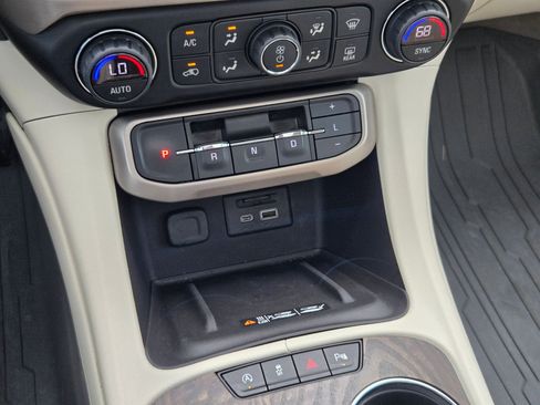 Used 2020 GMC Acadia Denali image 21