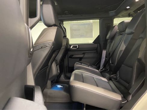 New 2025 Ford Bronco Outer Banks w/ Sasquatch Package image 13