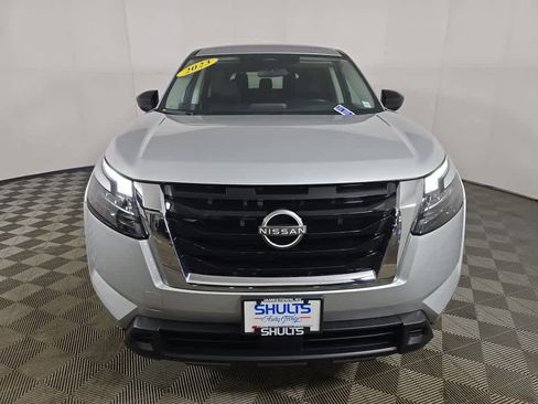 Used 2023 Nissan Pathfinder S image 3