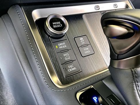 Used 2024 Lexus GX 550 AWD/4WD image 32