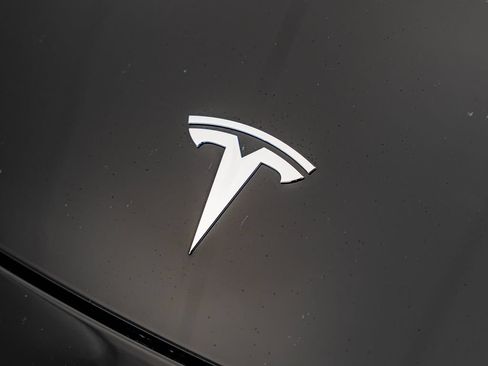 Used 2024 Tesla Model Y Long Range AWD/4WD image 11