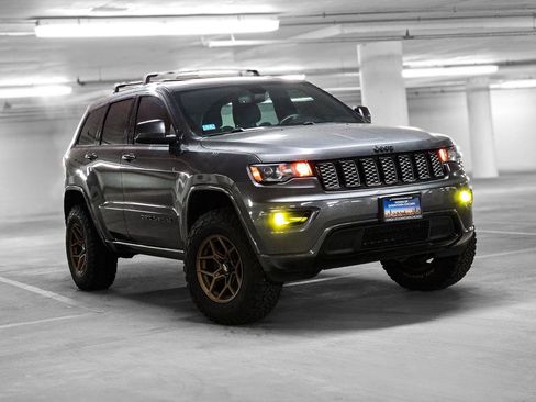 Used 2018 Jeep Grand Cherokee Altitude image 4