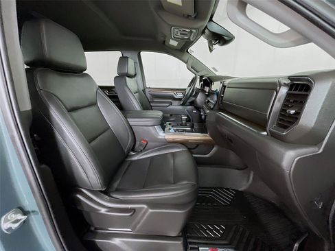 Used 2025 Chevrolet Silverado 1500 LT Trail Boss w/ Convenience Package II AWD/4WD image 32