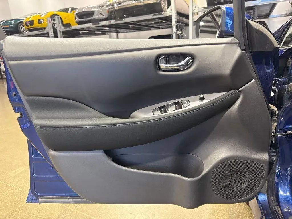 Used 2025 Nissan Leaf S FWD image 11