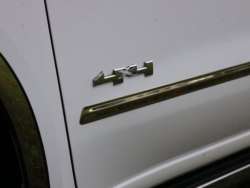 Used 2022 Chevrolet Silverado 1500 LTZ w/ LTZ Premium Package image 13