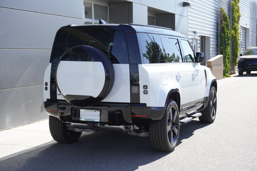 New 2026 Land Rover Defender 110 X-Dynamic SE AWD/4WD image 2
