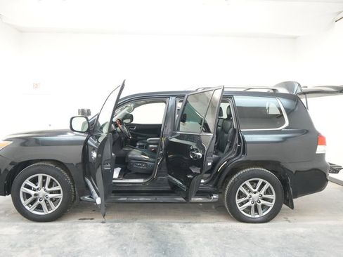 Used 2013 Lexus LX 570 4WD w/ Luxury Pkg image 27