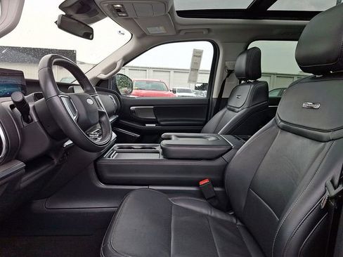 Used 2025 Ford Expedition Platinum AWD/4WD image 14