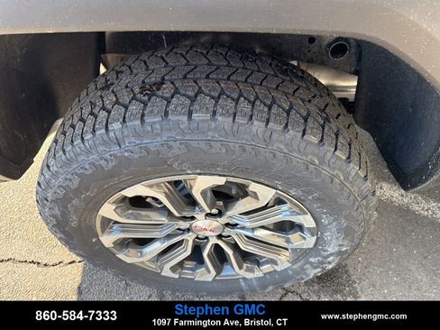 New 2026 GMC Canyon Denali image 9