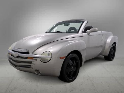 Used 2005 Chevrolet SSR w/ Preferred Equipment Group RWD image 4