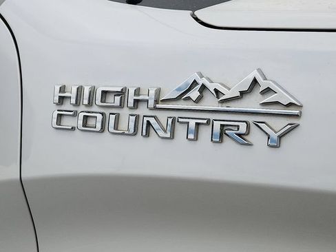 Used 2023 Chevrolet Silverado 1500 High Country w/ Technology Package AWD/4WD image 8