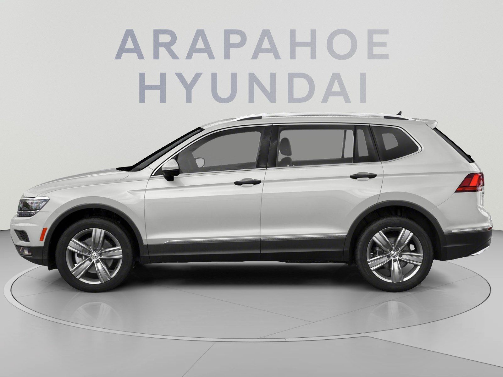 Used 2018 Volkswagen Tiguan SEL w/ R-Line Package AWD/4WD image 3