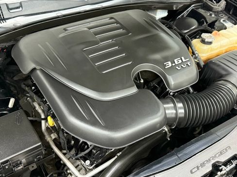 Used 2018 Dodge Charger SXT w/ Blacktop Package image 46